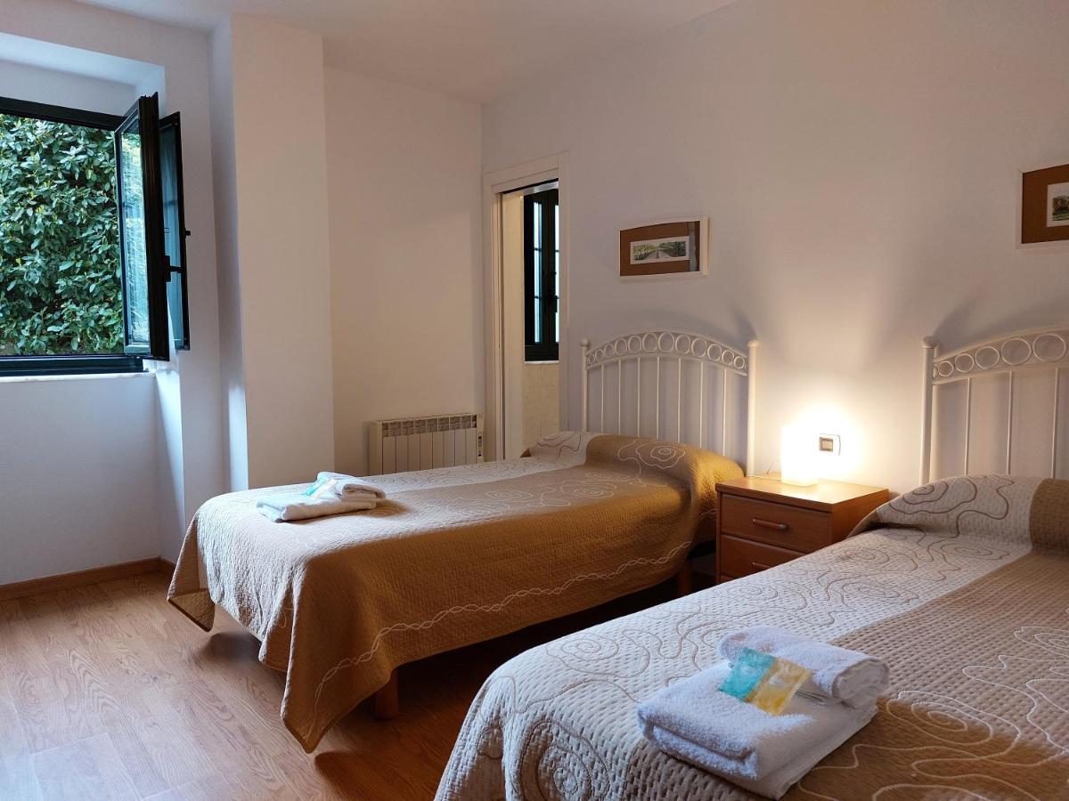 Hospederia Externa Del Monasterio Hotel Samos Exterior photo